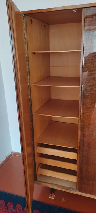 Продам шифоньер в отличном состоянии б/у
