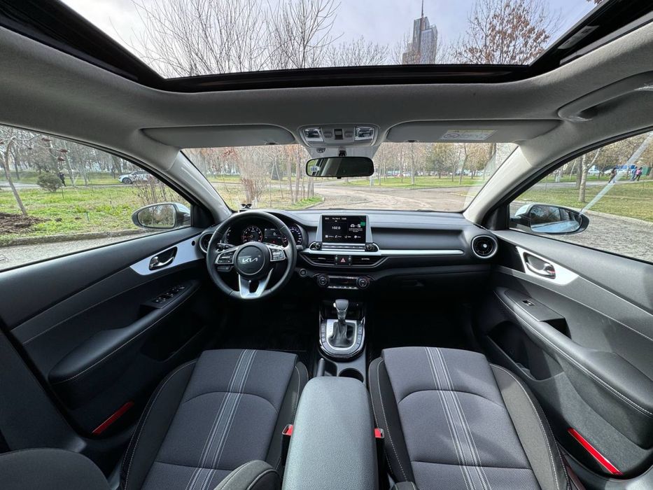 KIA Cerato avtomat Lux 2 pazitsiya srochno sotiladi
