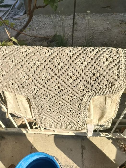 Чехол для авто машины вязаный в отличном состоянии б/у на Тайване за 8