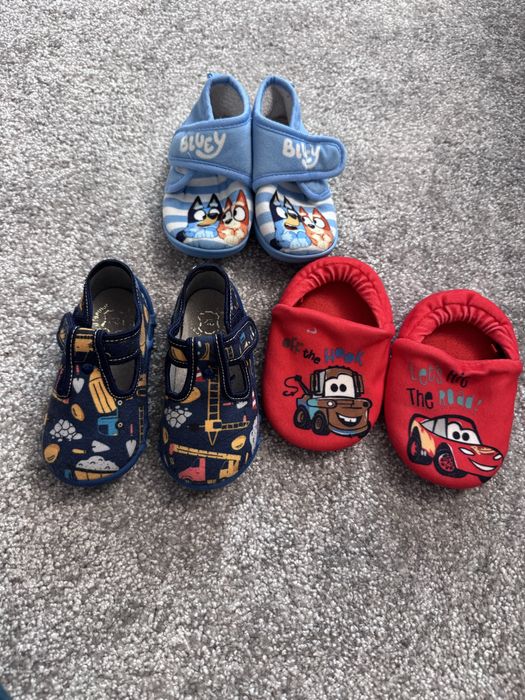 3 чифта бебешки пантофи