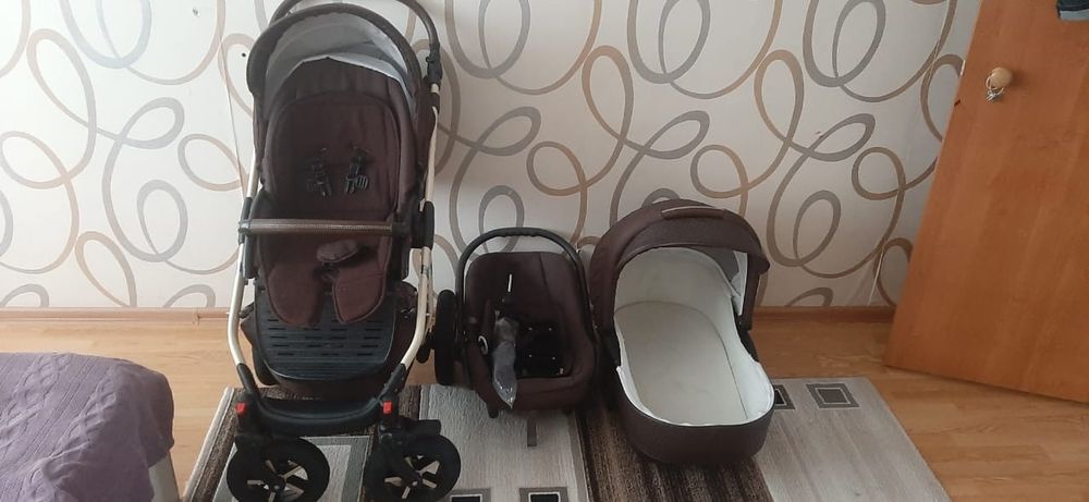 Продам коляску универсальную