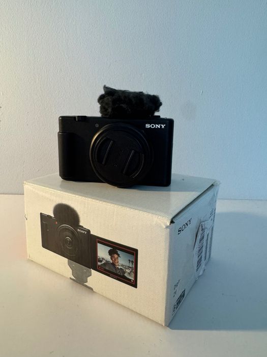 Camera Vlogging Sony ZV-1f cu accesorii incluse