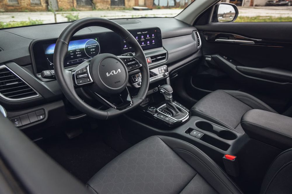 Продаётся KIA Seltos prеmiom  полный фул год  2023/2024