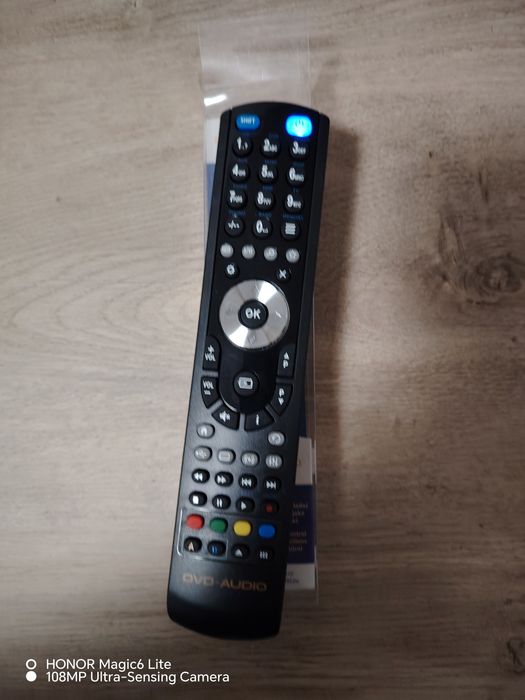 Telecomenzi program.  în funcție de disp.- CD , DVD , TV , linii audio