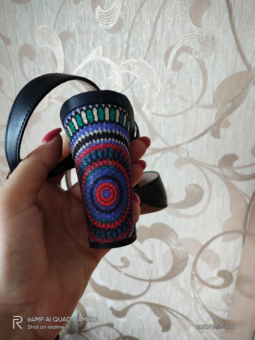 Продам босоножки, кожа