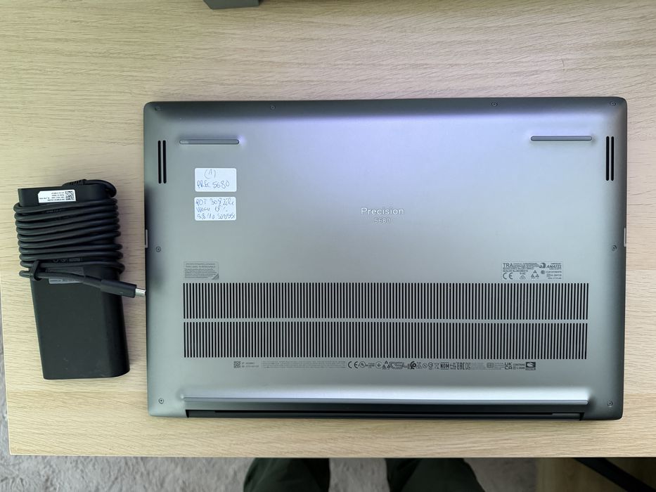 (1) Firma Dell Precision 5680 i7-13700H RTX A2000 Ada 32GB 1TB Asigura