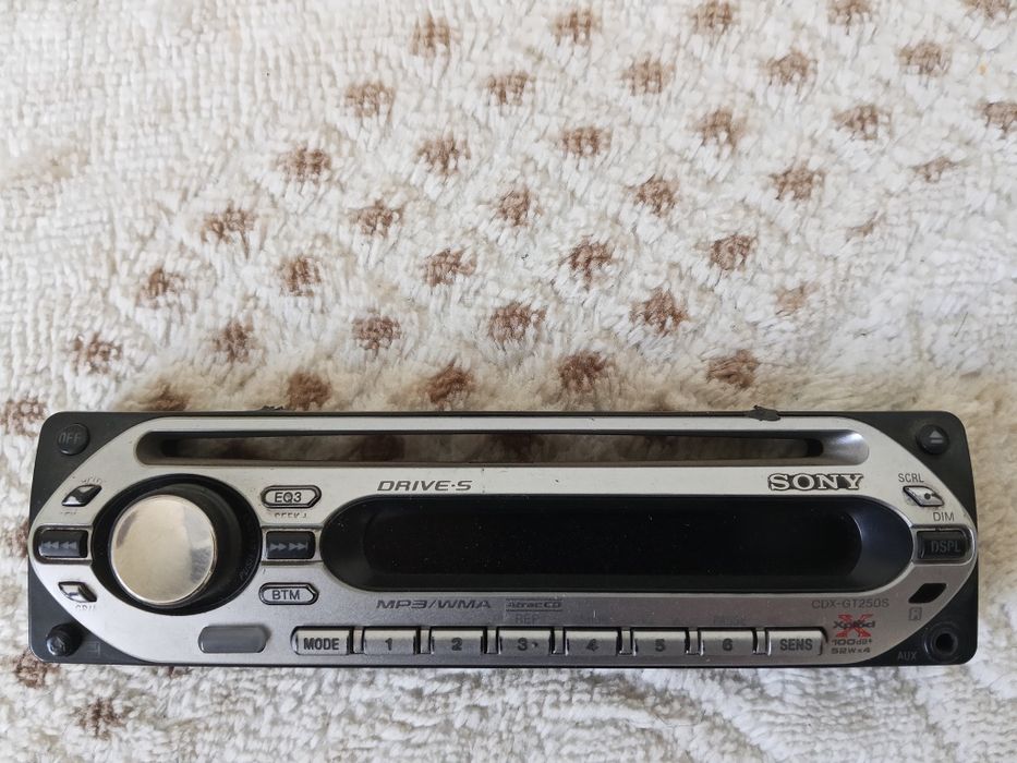 Автомагнитола Sony и прикуриватель