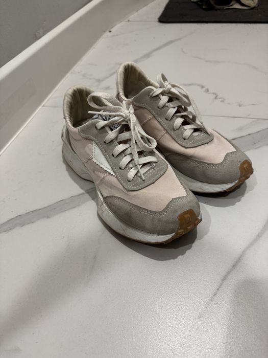 Кроссовки женские