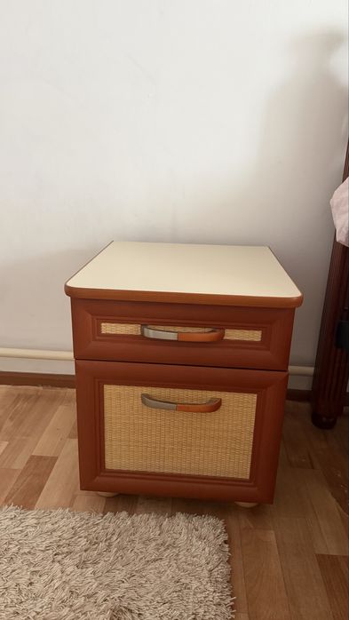 Прикроватные тумбочки