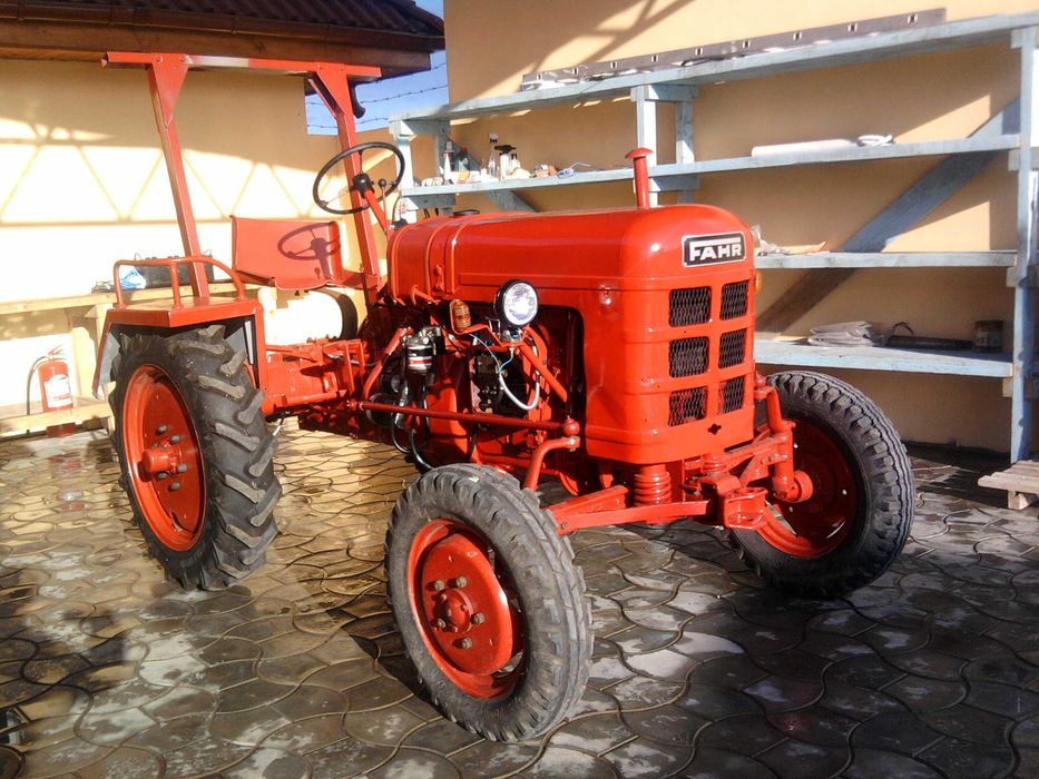 Tractoras Fahr Restaurat Epoca Istoric