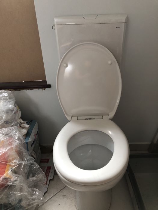 Vas wc cu iesire in pardoseala + vas geberit+ capac  incastrat