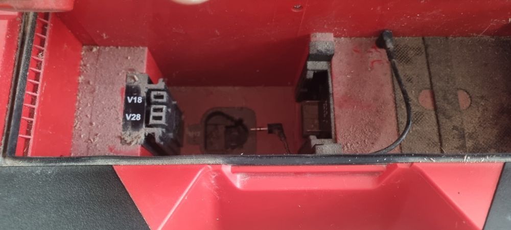 Milwaukee радио c12-28dcr