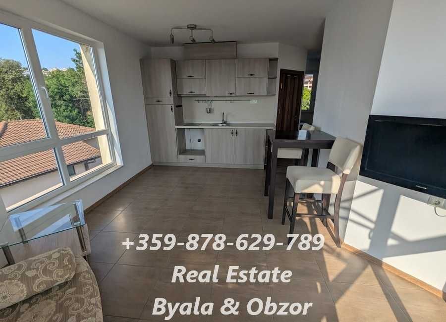 Двустаен апртамент с морска панорана на 100 метра от плажа