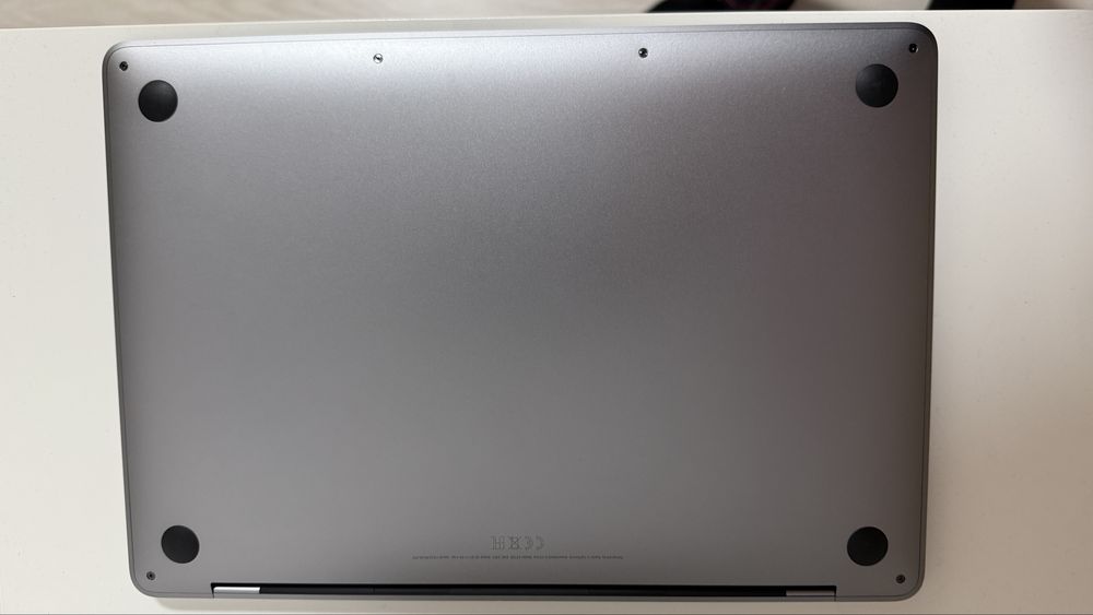 Laptop Apple  MacBook pro 13 2019 touchbar i5 8gb ram ssd 256 ca nou