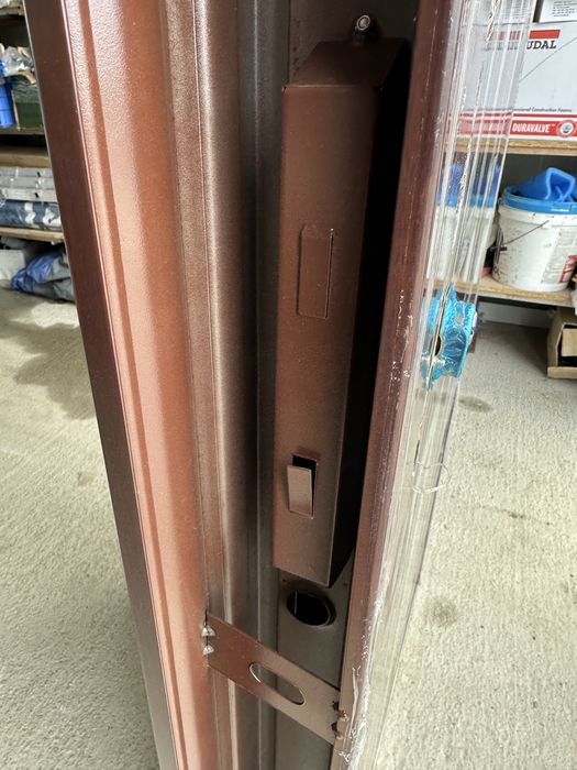 Usi metalice  diferite modele , noi .