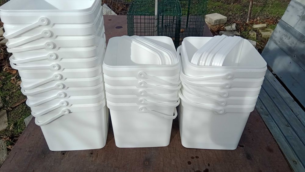 кофи пластмасови за сирене и друго,идеално състояние като нови.