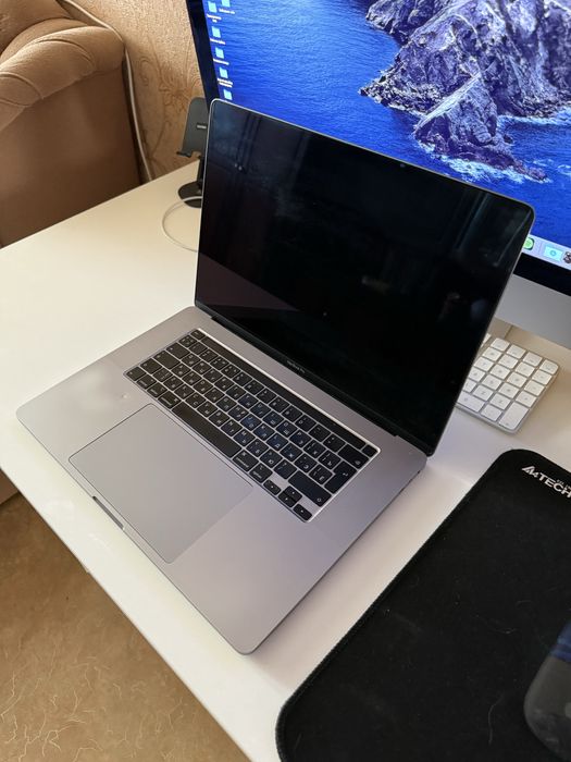 Mac book pro 16 / i7 /512 gb