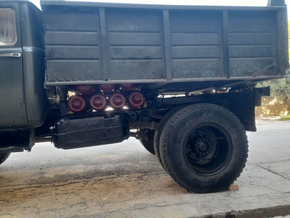 Zil sotiladi yoki obmen bor laboga