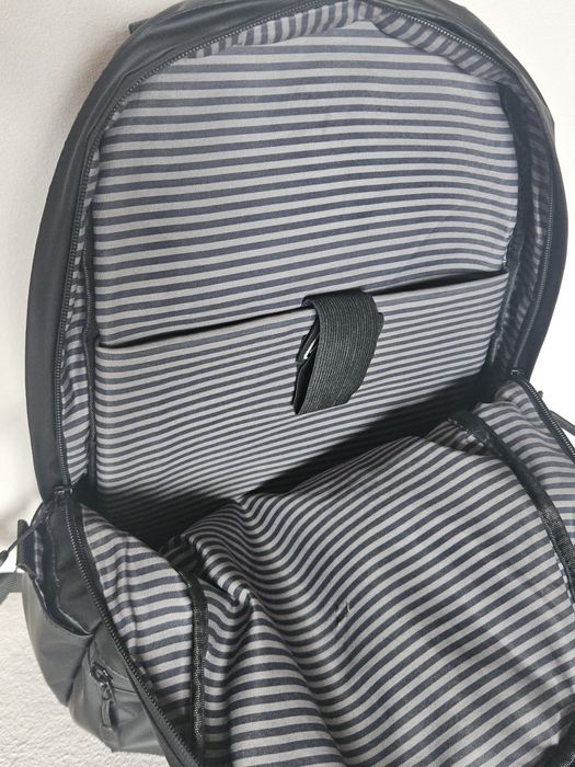 Продаеться рюкзак для учебы и тд