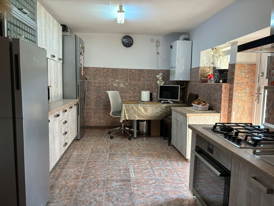 Casa cu teren și anexe