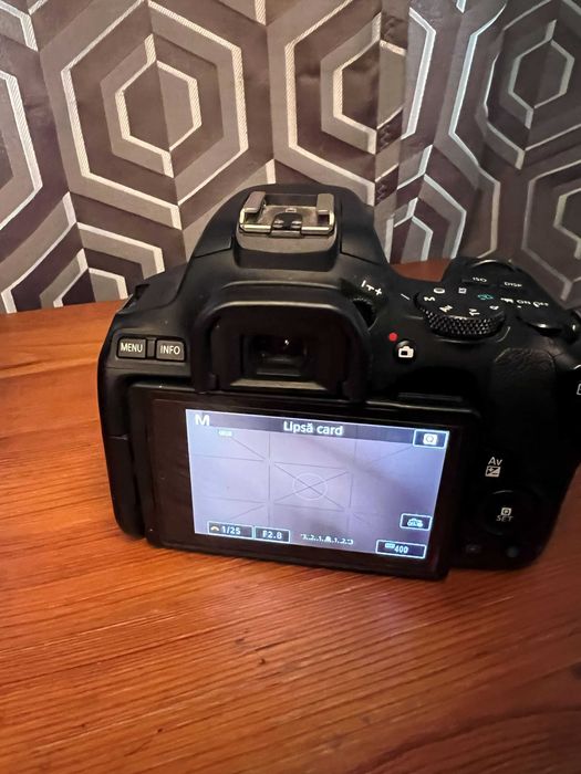 Canon EOS 250D aproape nou + 18-55mm + 50mm f/1.8 STM – pachet complet