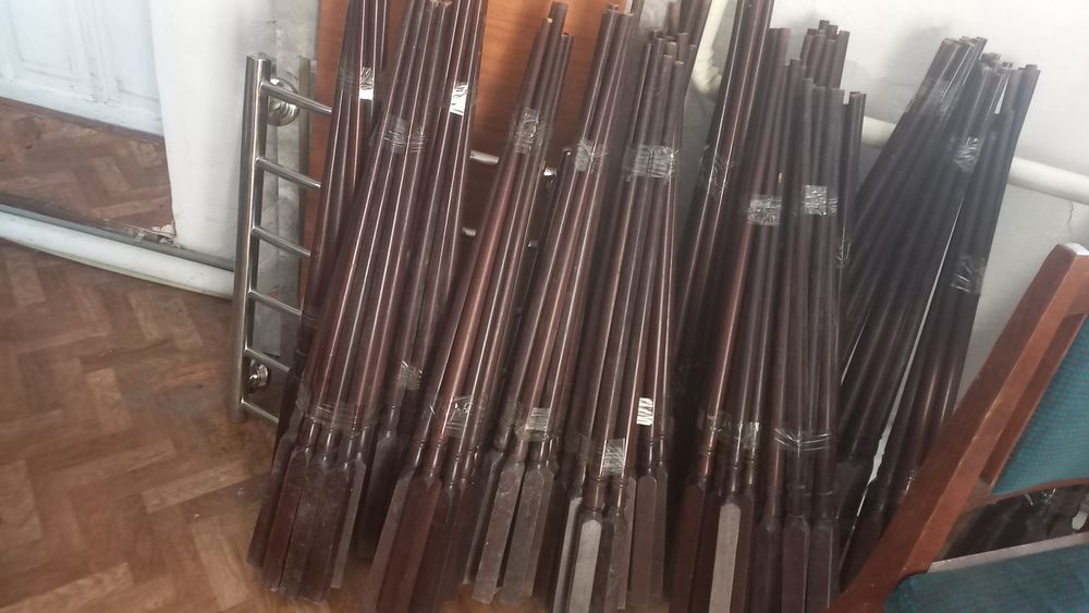 Продам балясины, стойки и перила б/у