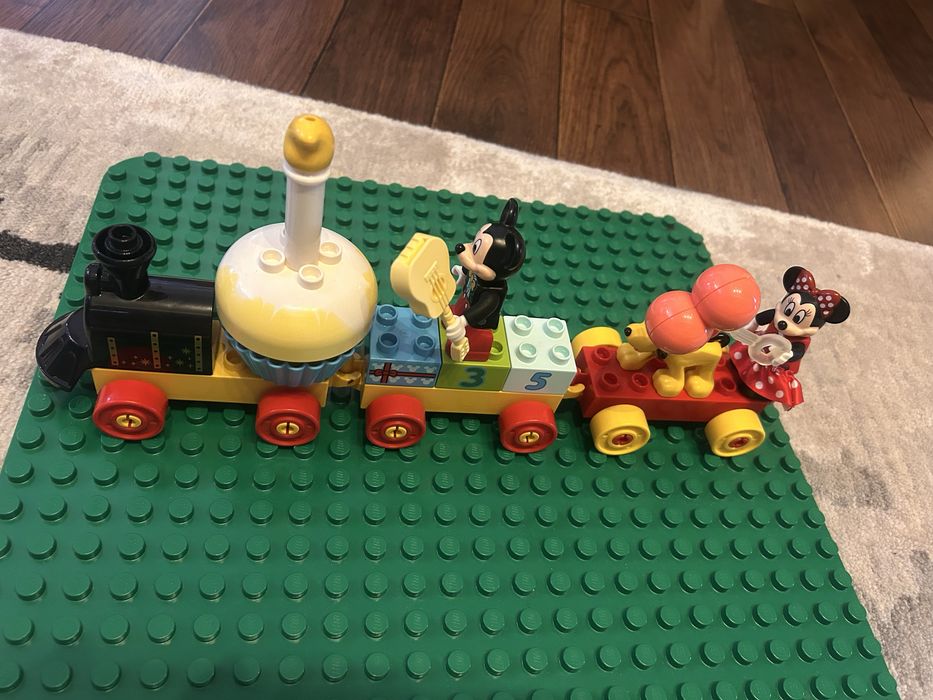 Legi duplo tren aniversar Michy Mouse, Minnie