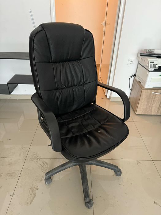 Офис оборудване {бюро,столове,секция}