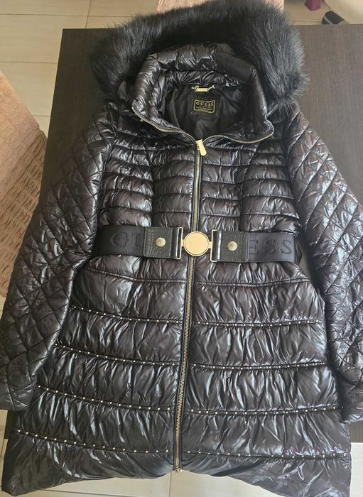 Разкошно яке на GUESS