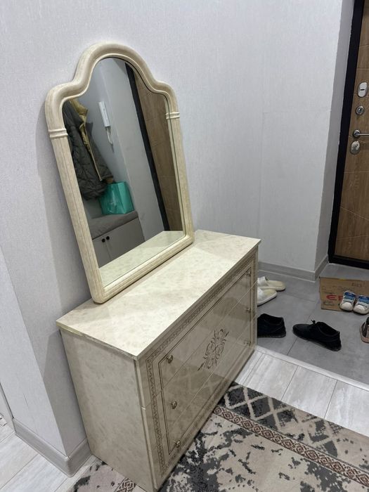 Тумба айнасымен сатылады