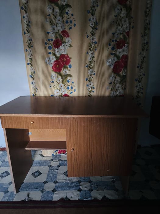 Продам столы письменные