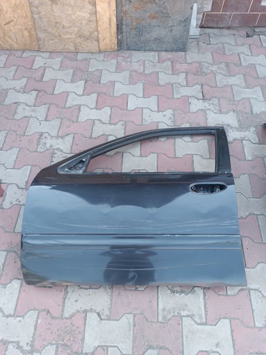 Б/у двери от Nissan Cefiro A32
Ес