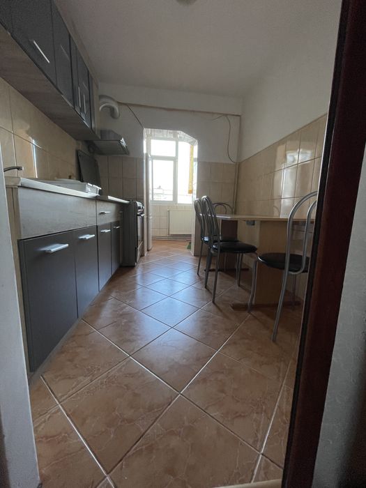Inchiriez apartament 3 camere