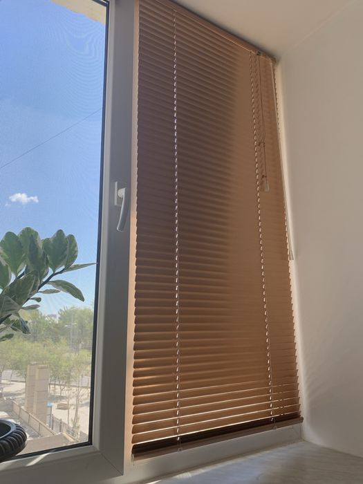 Жалюзи оконные б/у