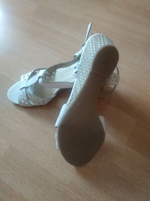 Босоножки новые на 41 размер