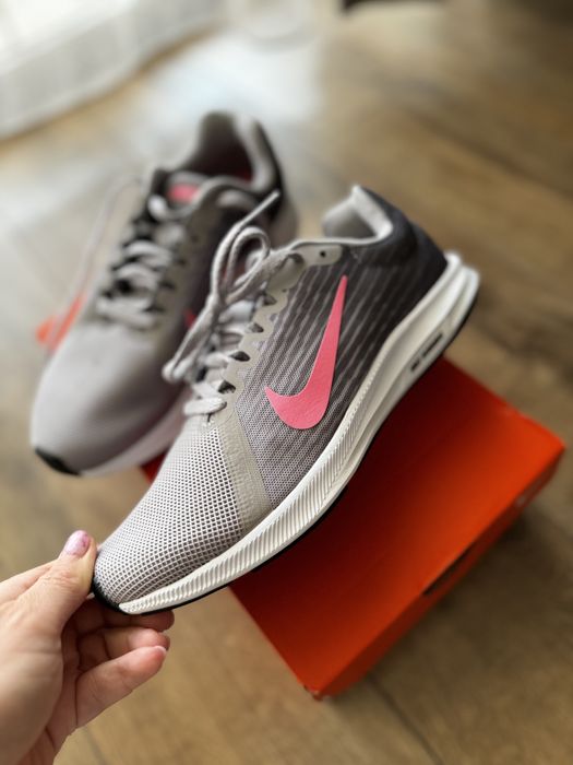 Маратонки Nike светло сиви