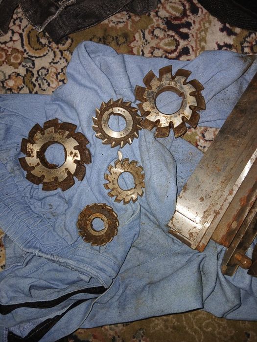 Продам фрезы и комплектующие. Сверла.