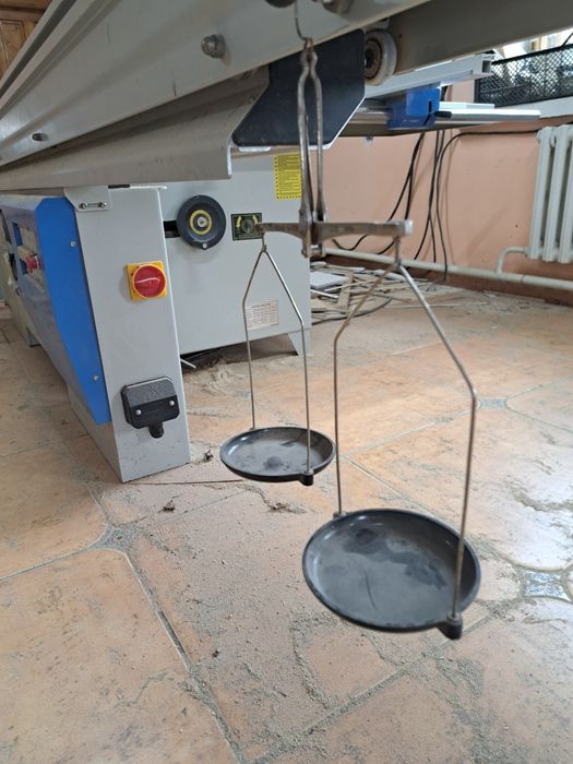 Продам маленькие весы вместе с гирьками