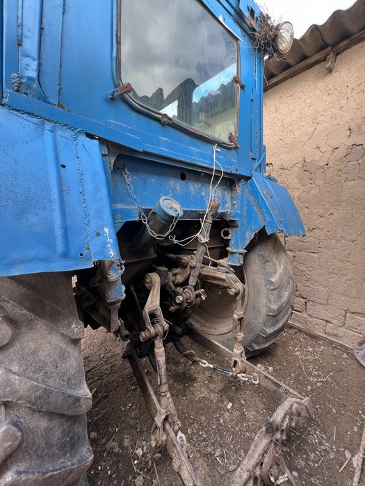 Трактор с документом