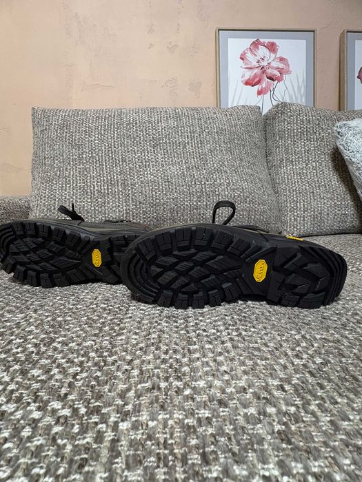 Продавам туристически обувки Olang, размер EU 37 / UK 4.