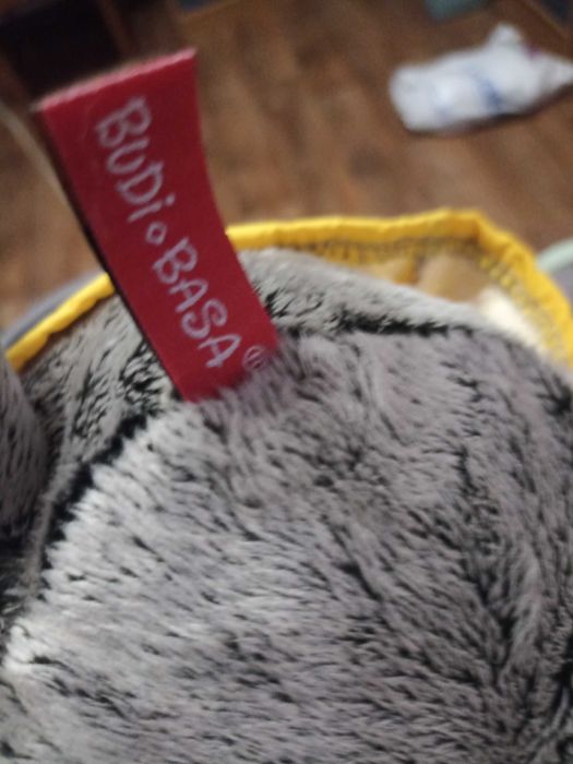 Басик в жёлтой жилетке