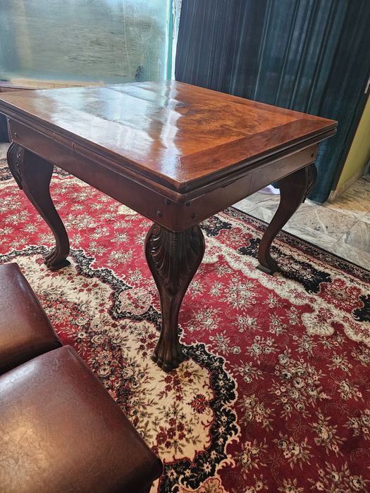 Трапезна маса "Чипъндейл"