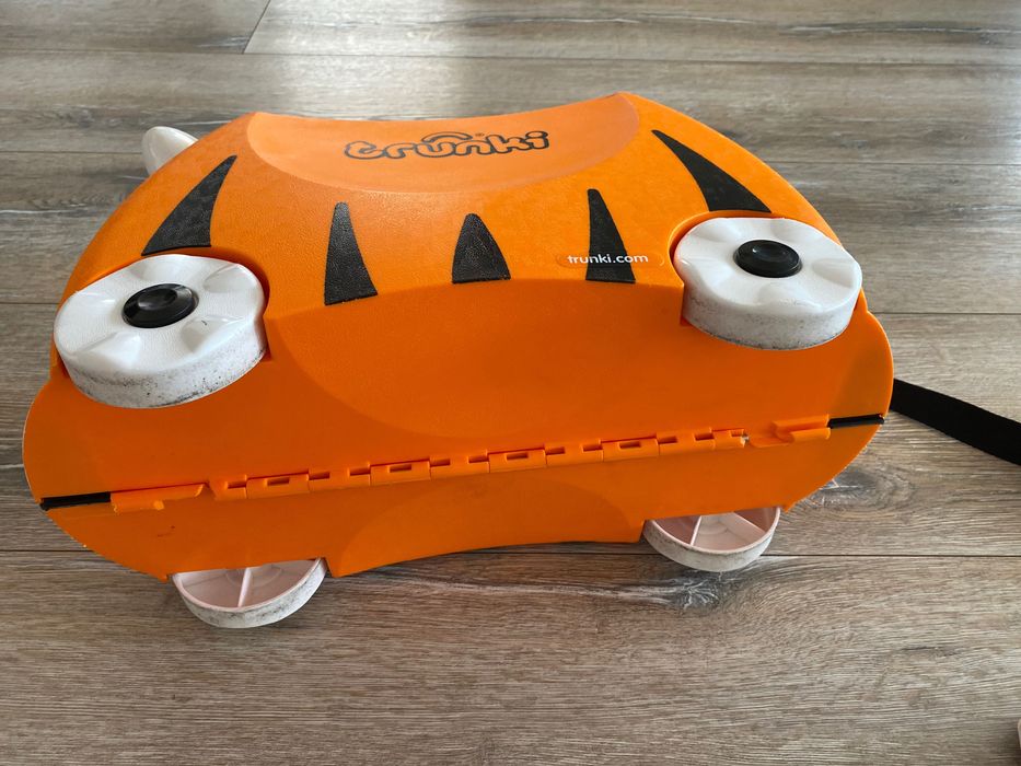 Vand valiza Trunki pentru copii