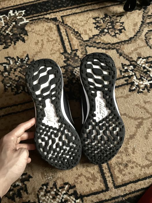 Vand adidasi nike marimea 42