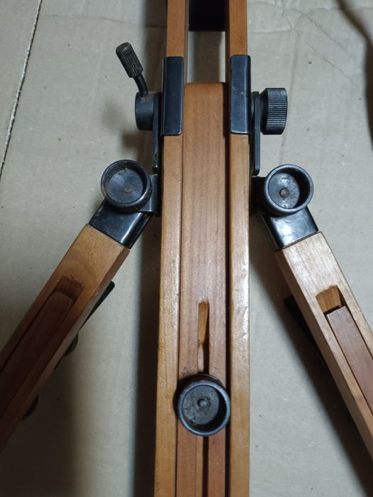 Trepied / tripod de lemn