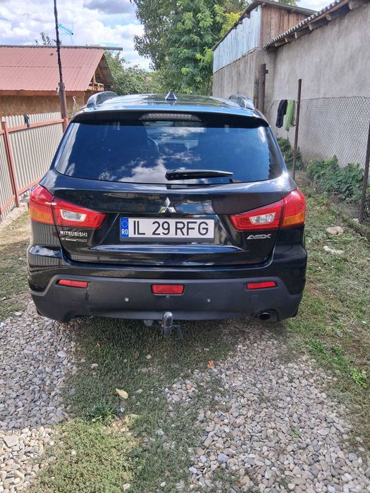 Mașina Mitsubishi ASX