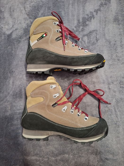 Vând ghete trekking Zamberlan de dama din piele cu membrana Gore-tex