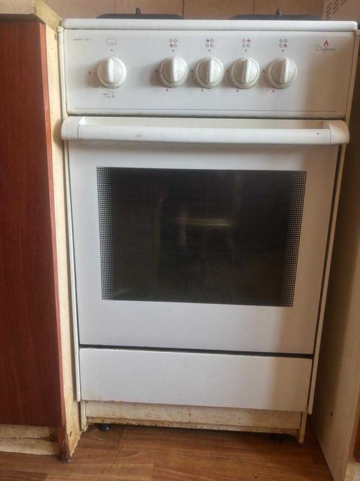 Газовая плита с газобаллонном, редуктором и шлангом