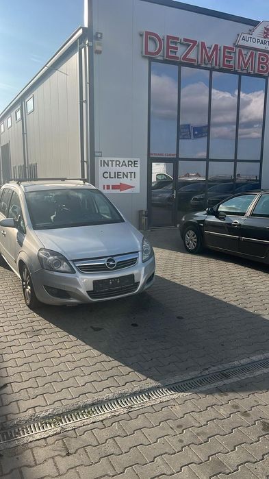Dezmembram Opel Zafira B 1.7 diesel din 2010