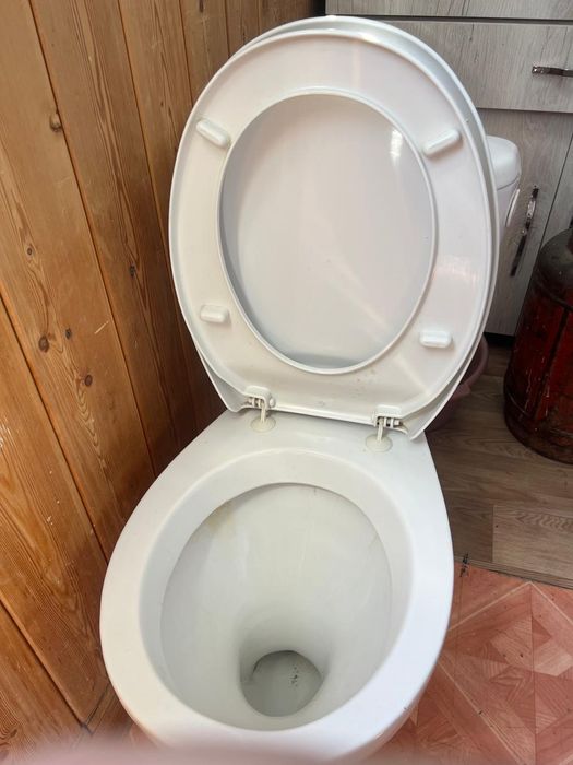 Продам унитаз керамика